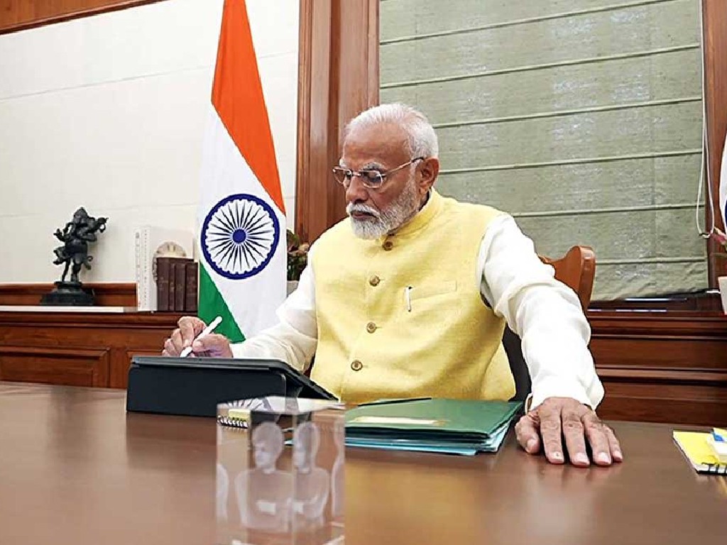 10 years in jail and a fine of 10 crore Rupees for those who leak exam papers