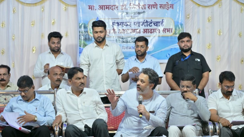 MLA Nilesh Rane chairs a water scarcity review meeting in Malvan, Sindhudurg