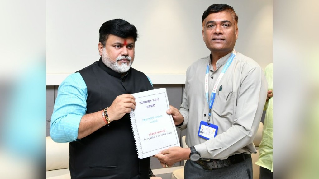 Maharashtra Guardian Minister Uday Samant receives the Lok Samvad publicity report from Ratnagiri District Information Office