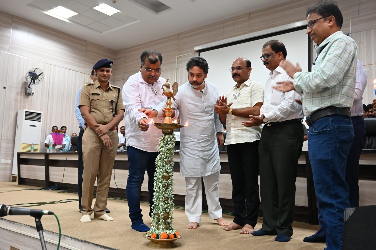 https://kokansadlive.com/uploads/article/sml_13144_pic_20240813.1420.jpg